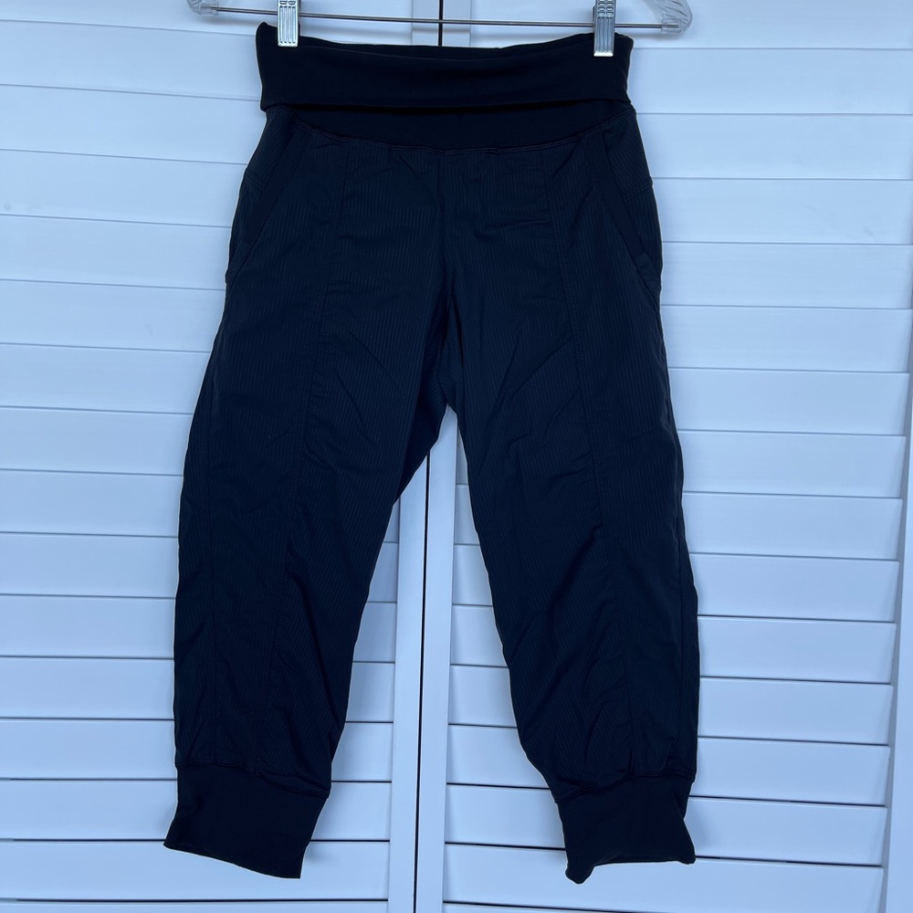 Lululemon Capri Jogger Pants (Size 4)